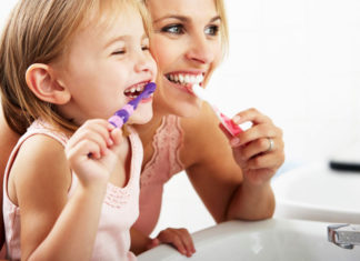 A quale età cominciare a far lavare i denti ai nostri bambini