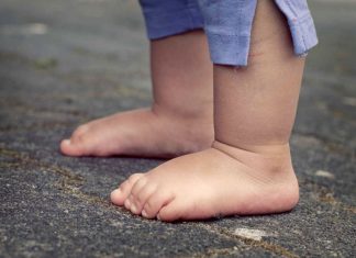 Camminare a piedi nudi? Ecco perché per i bambini è fondamentale