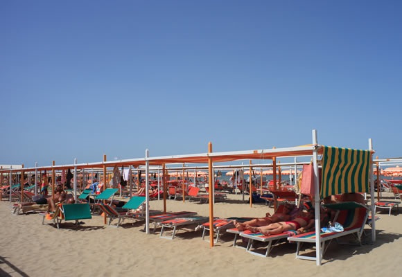 Niente sigarette in spiaggia